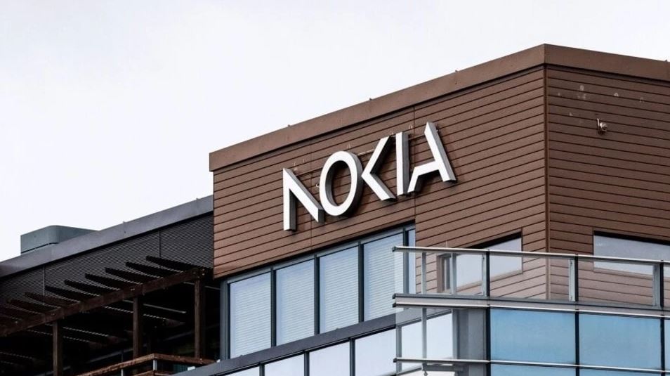 Nokia returns to the smartphone technology race